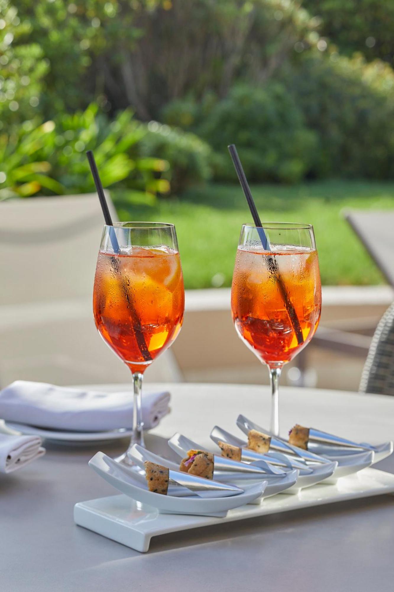 Отель Mandarin Oriental, Сантьяго Экстерьер фото Aperol Spritz