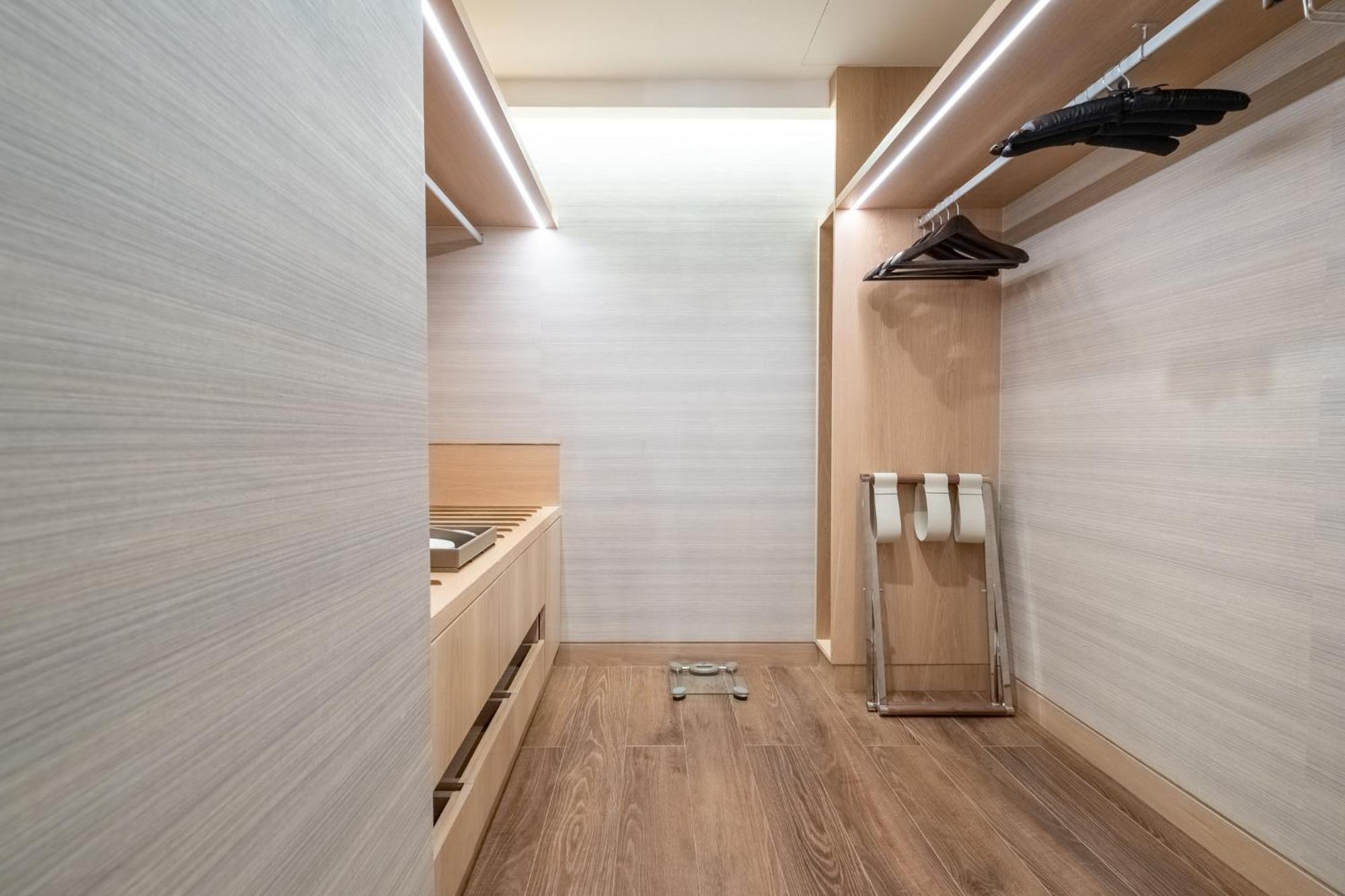 Отель Mandarin Oriental, Сантьяго Экстерьер фото Interior of a capsule hotel in Tokyo