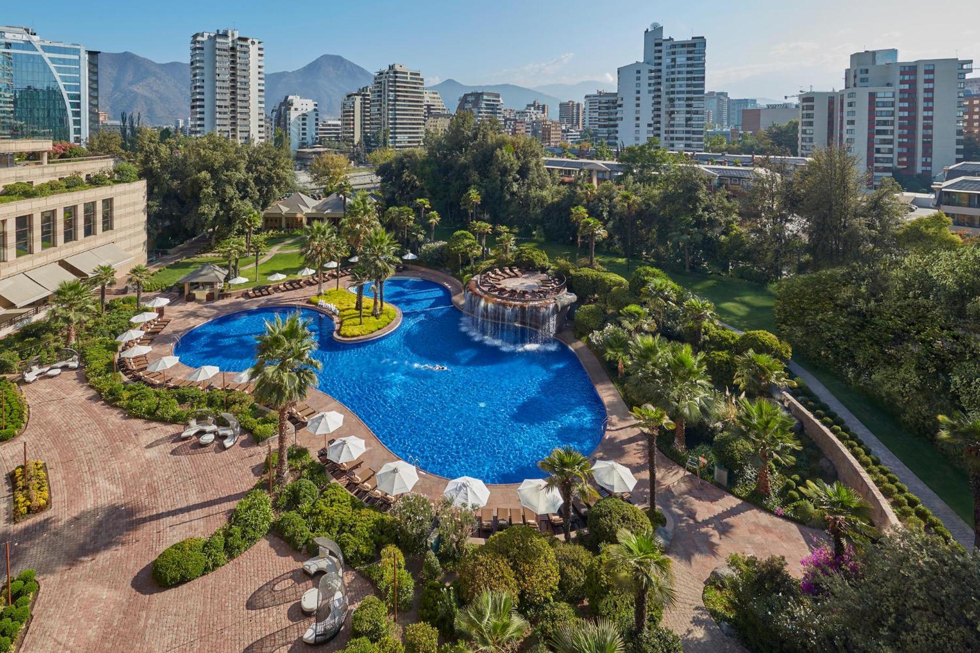 Отель Mandarin Oriental, Сантьяго Экстерьер фото The pool at the JW Marriott Santiago